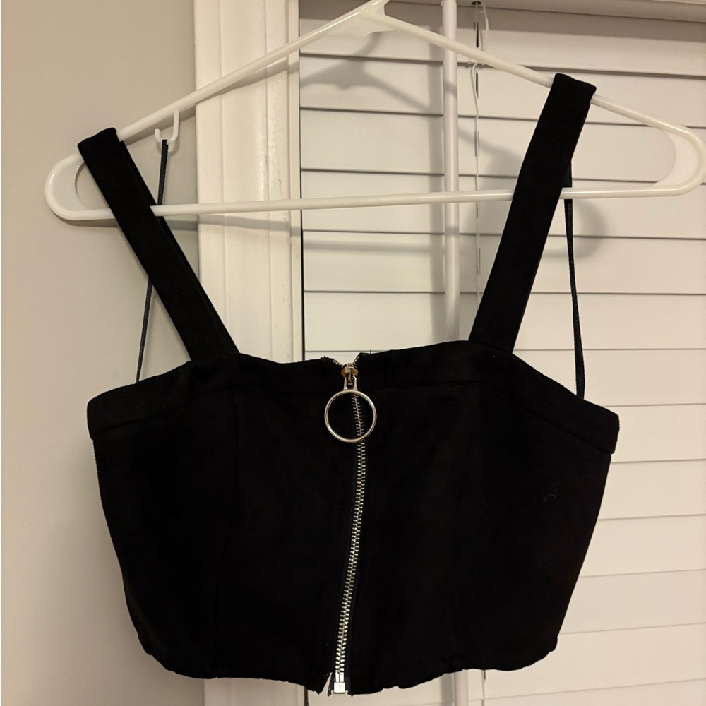 Seek Crop Zipper Top